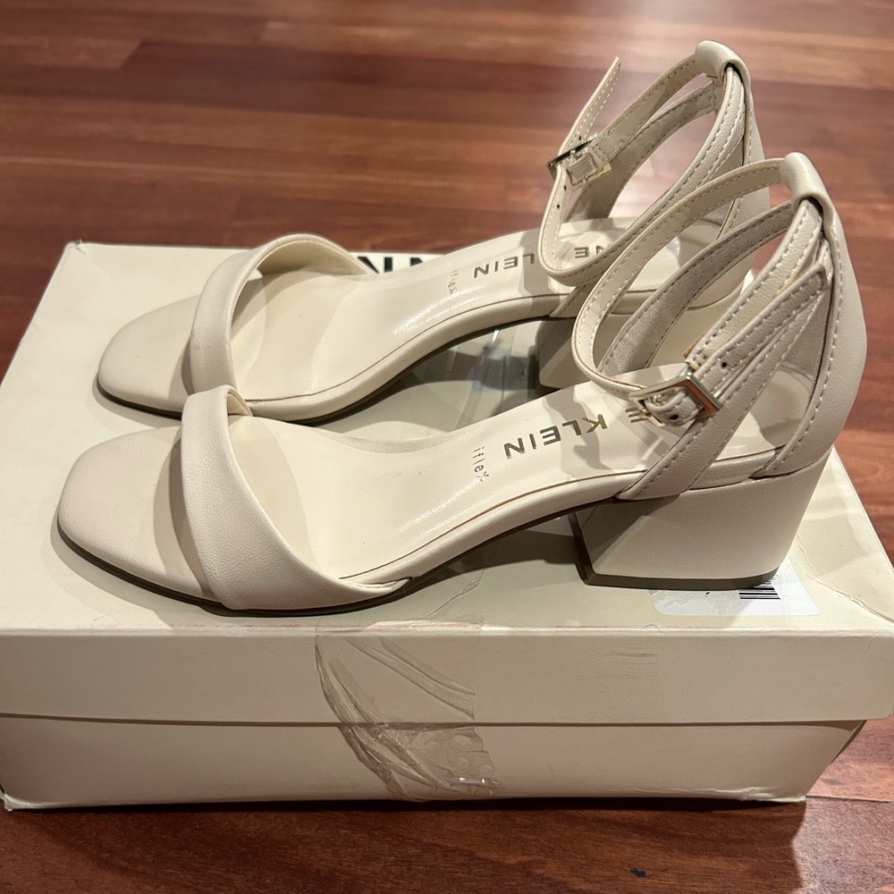 Anne Klein Women's Mia Ankle Buckle Strap Dress Sandals Block Heel Size 6 Bridal - Picture 6 of 11